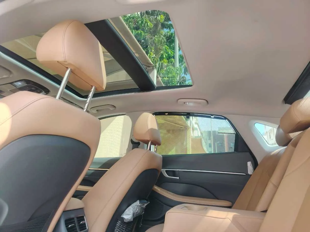 Car image 27