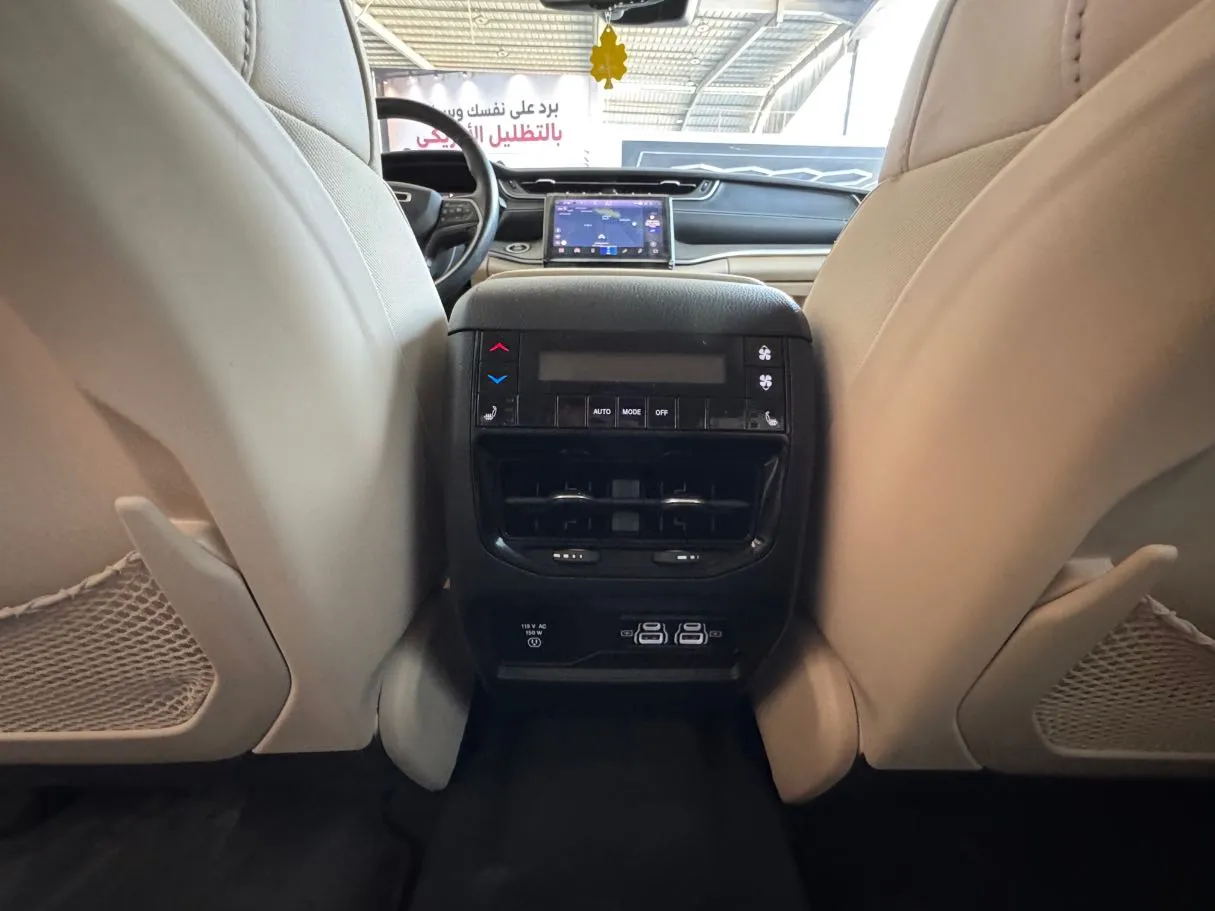 Car image 24