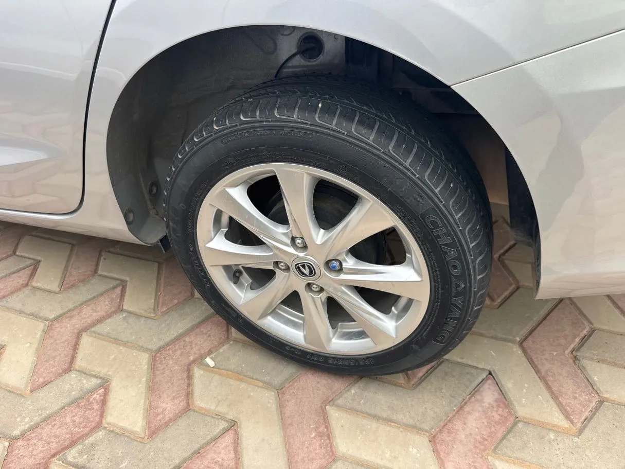 Car image 7