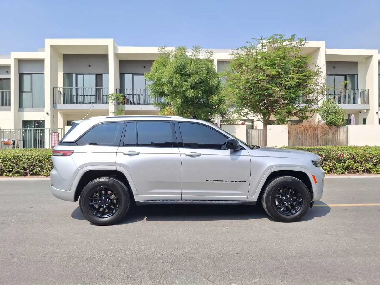 Car image 8