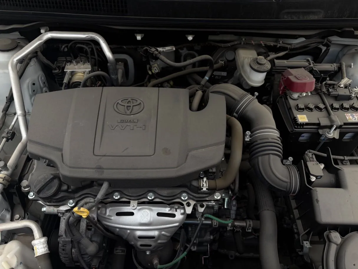 Car image 19