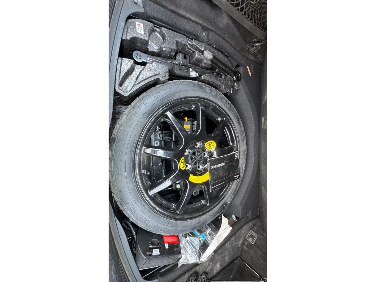 Car image 27