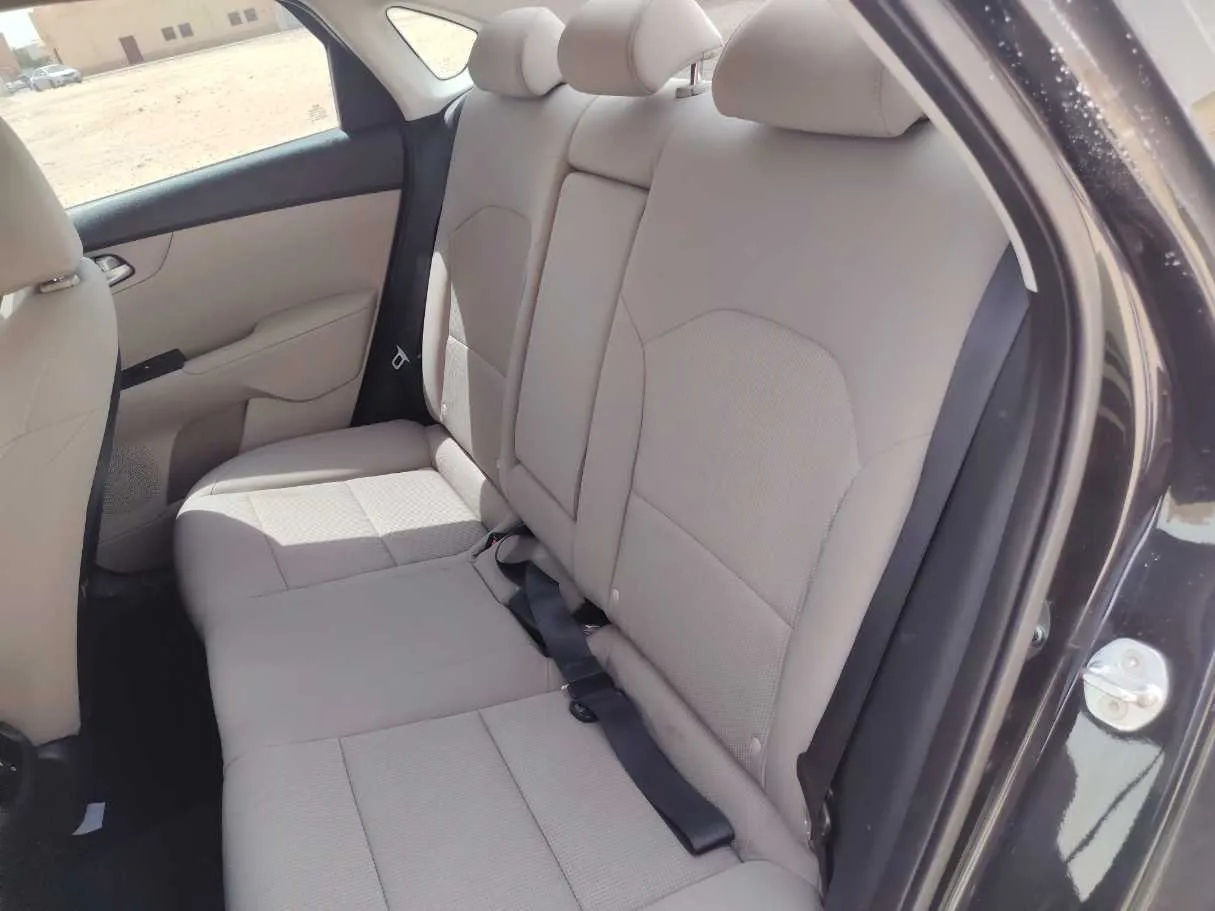 Car image 16
