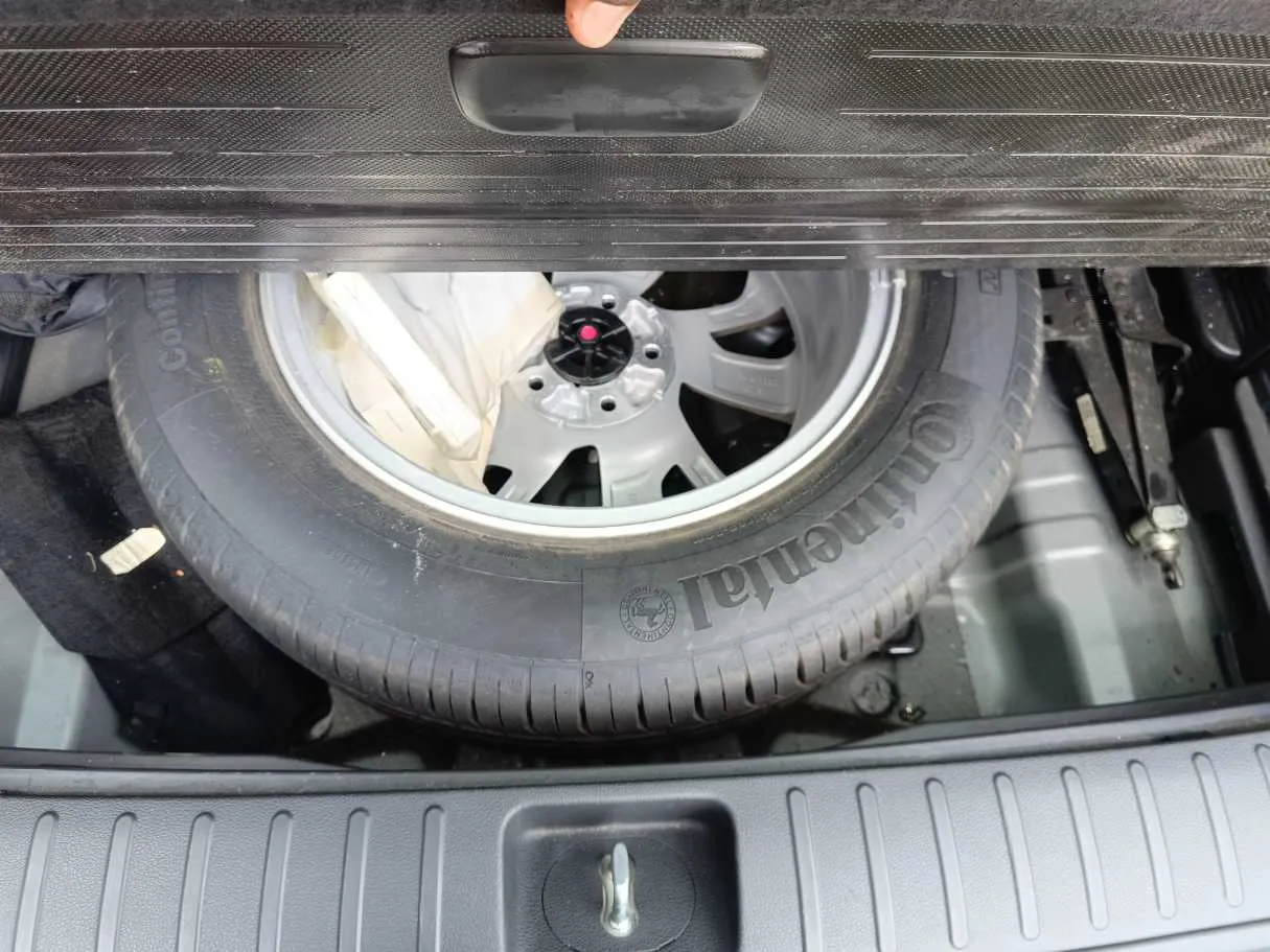 Car image 31