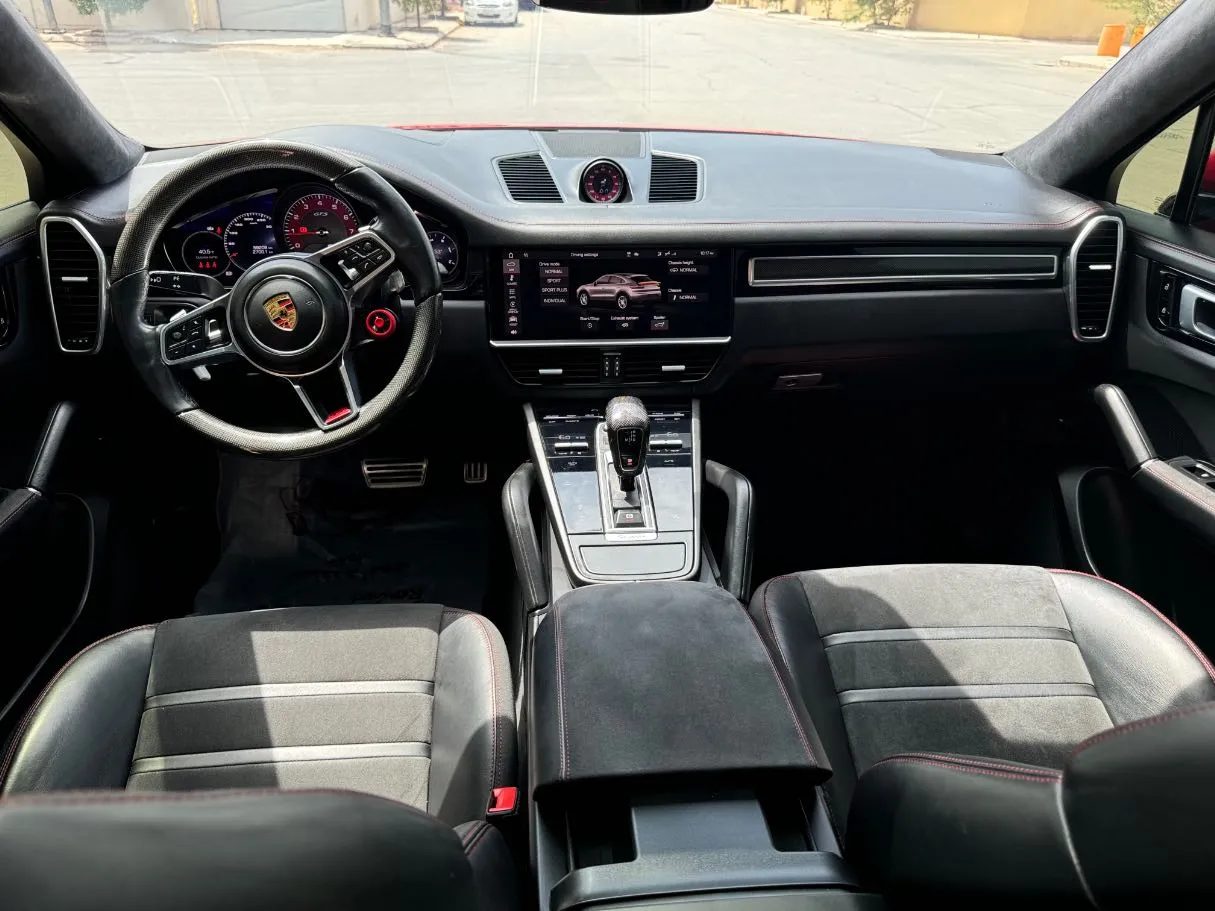Car image 15