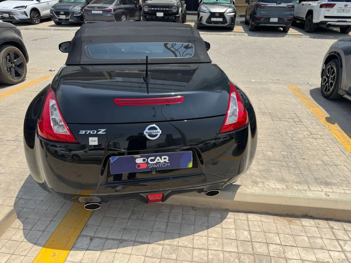 Car image 9