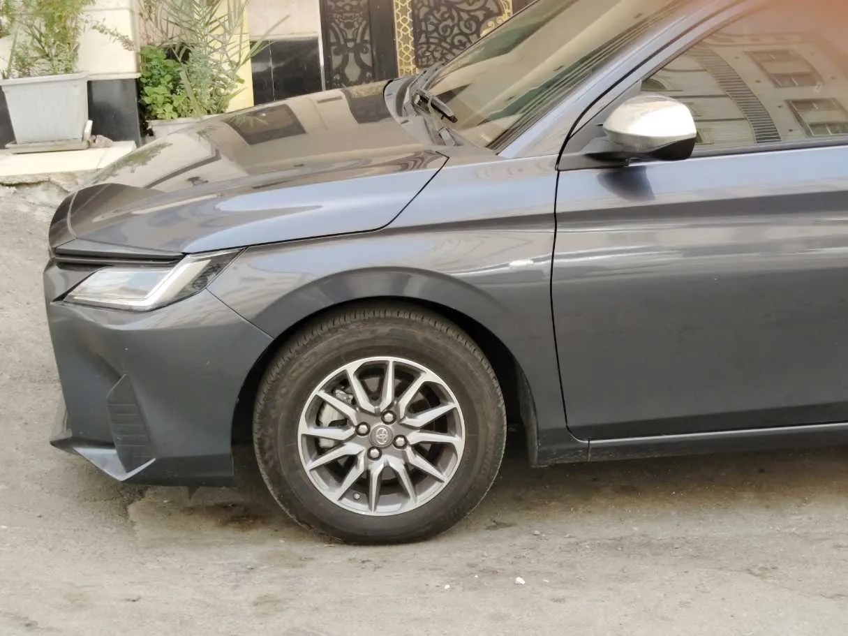 Car image 9