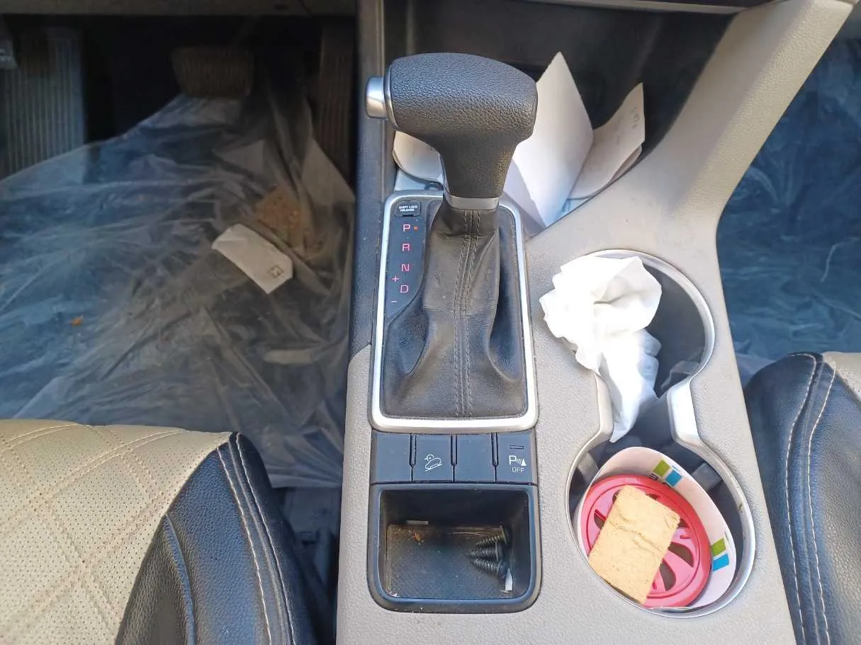 Car image 14