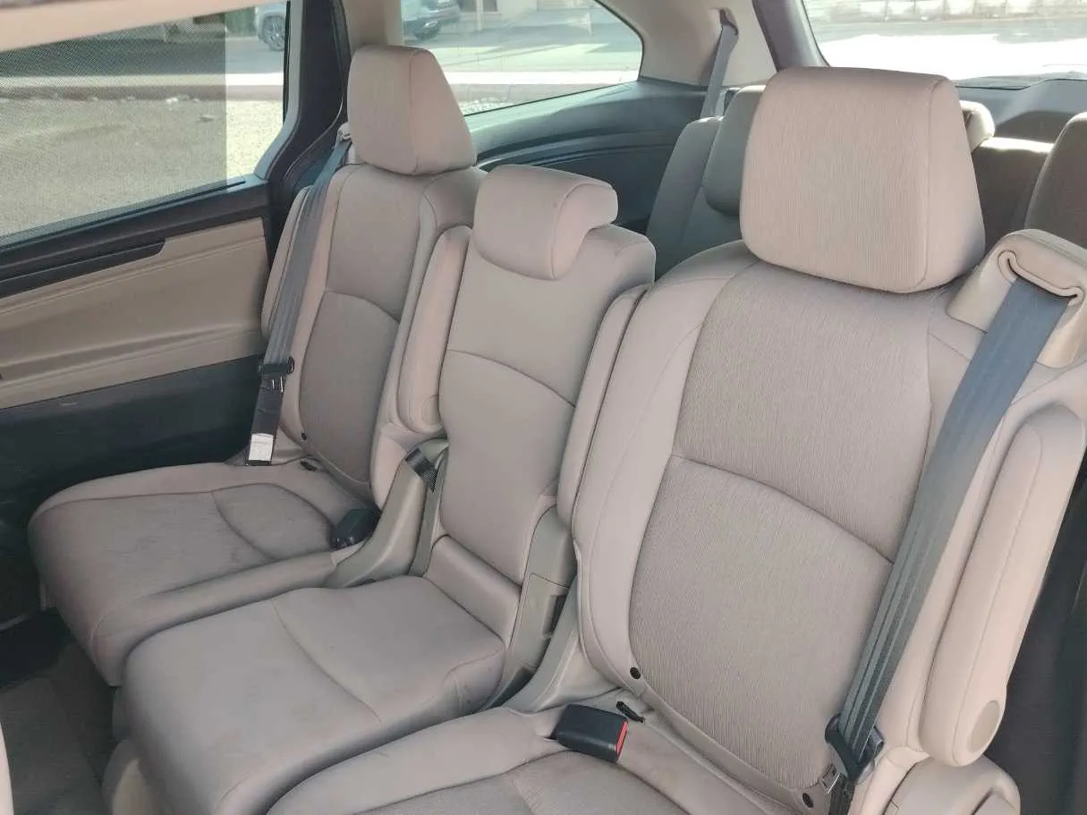 Car image 15