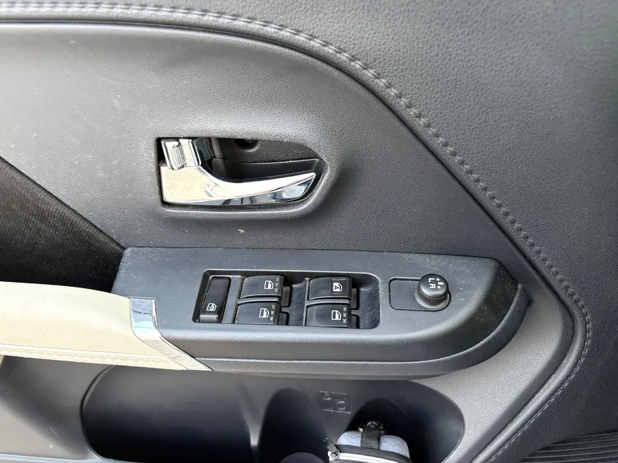 Car image 25