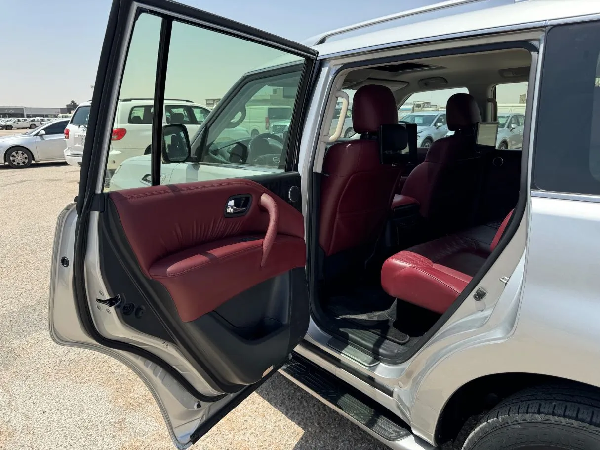 Car image 13