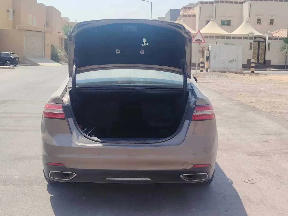 Car image 22
