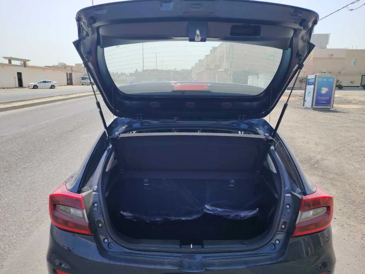 Car image 23