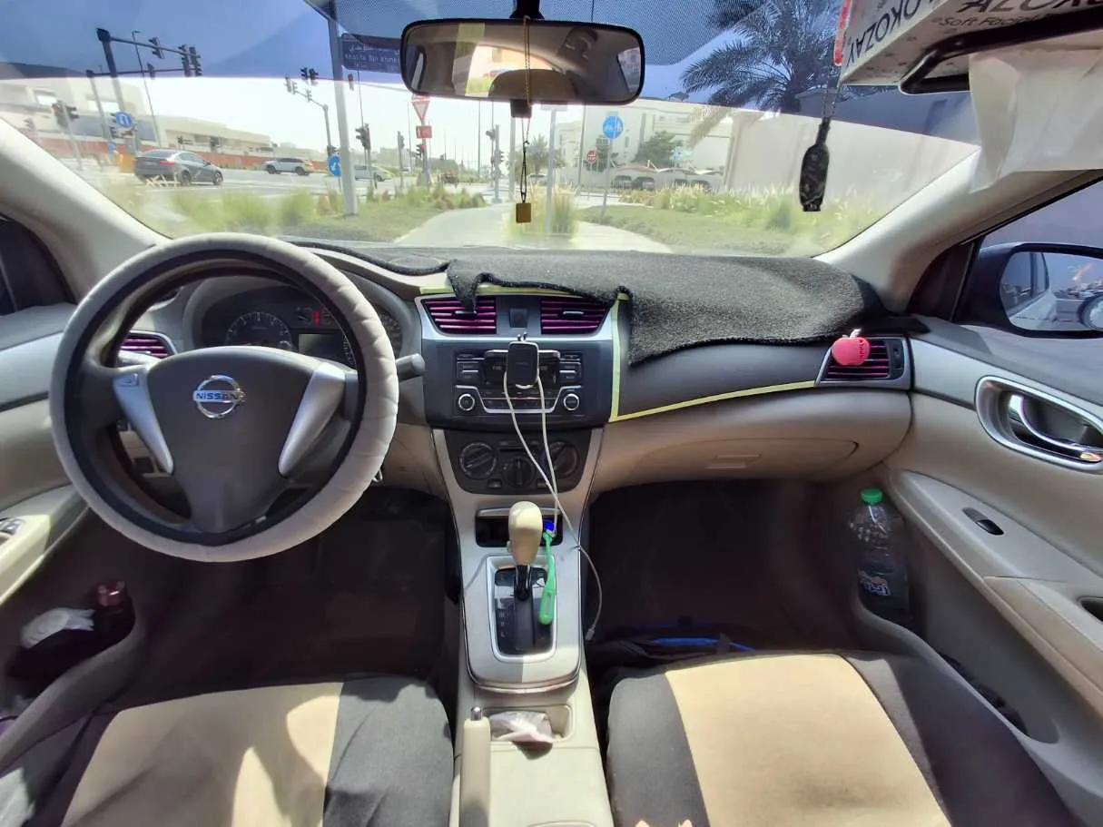 Car image 14