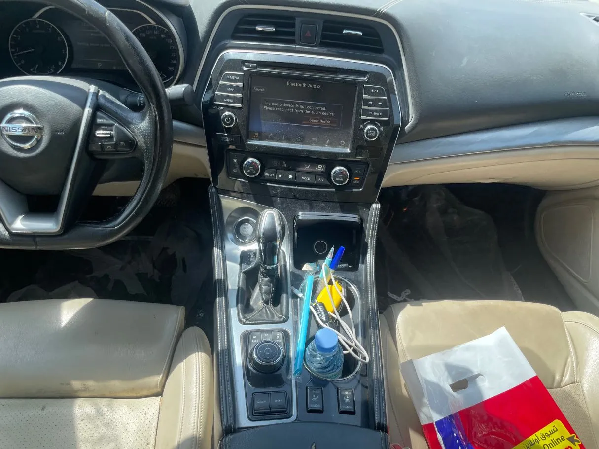 Car image 19
