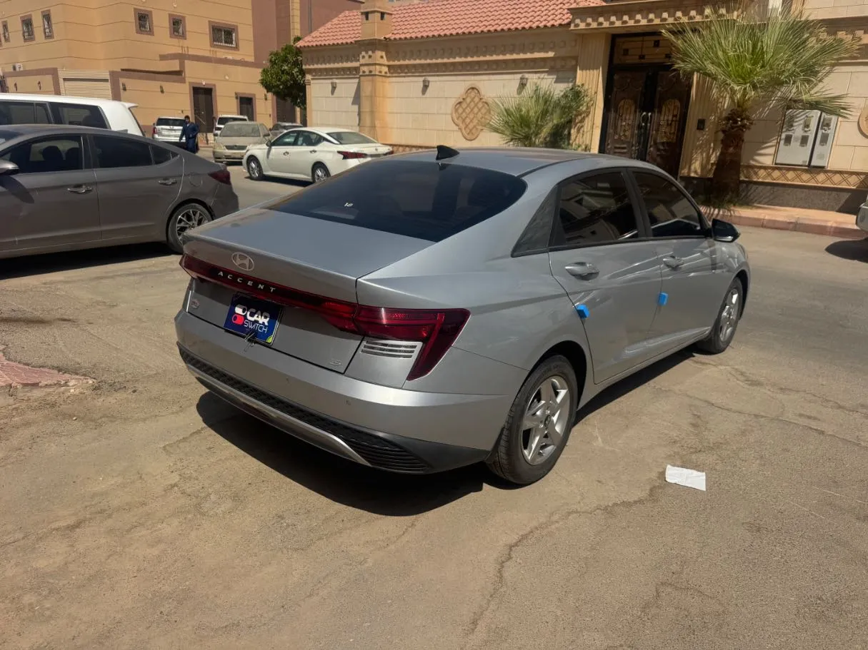 Car image 5