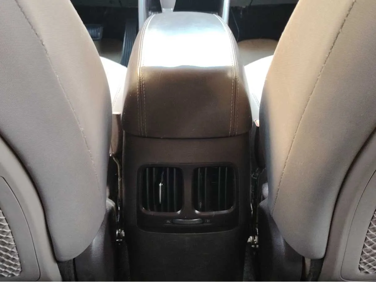 Car image 27