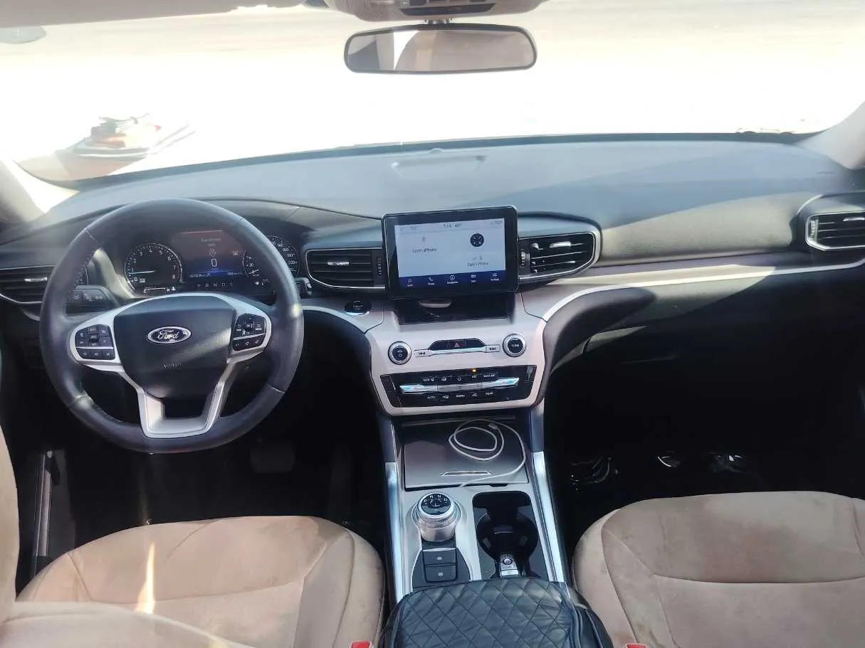 Car image 16