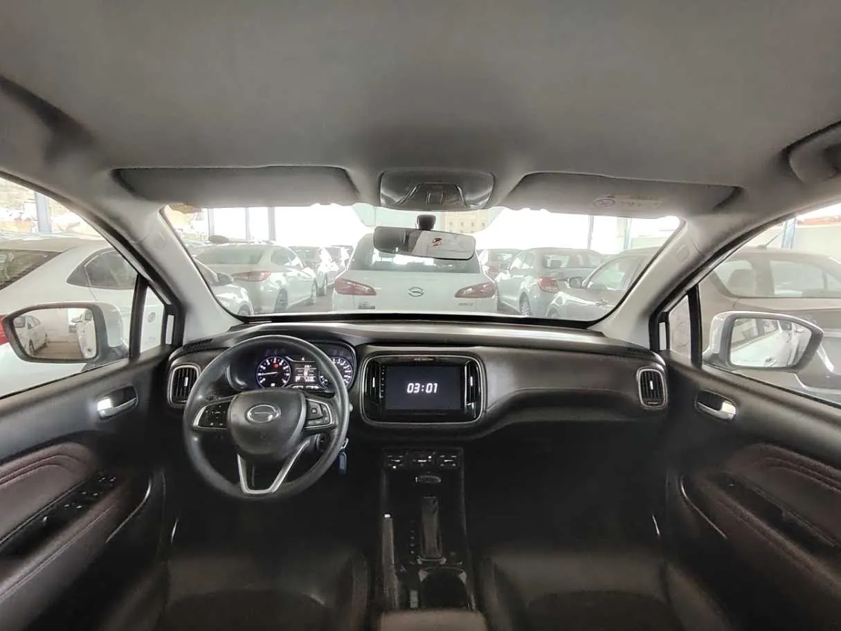 Car image 17