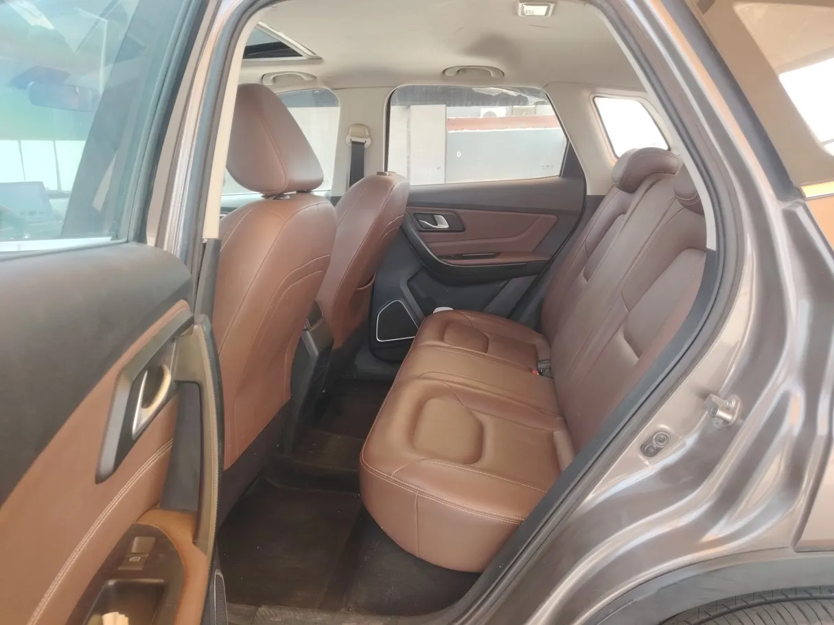 Car image 15