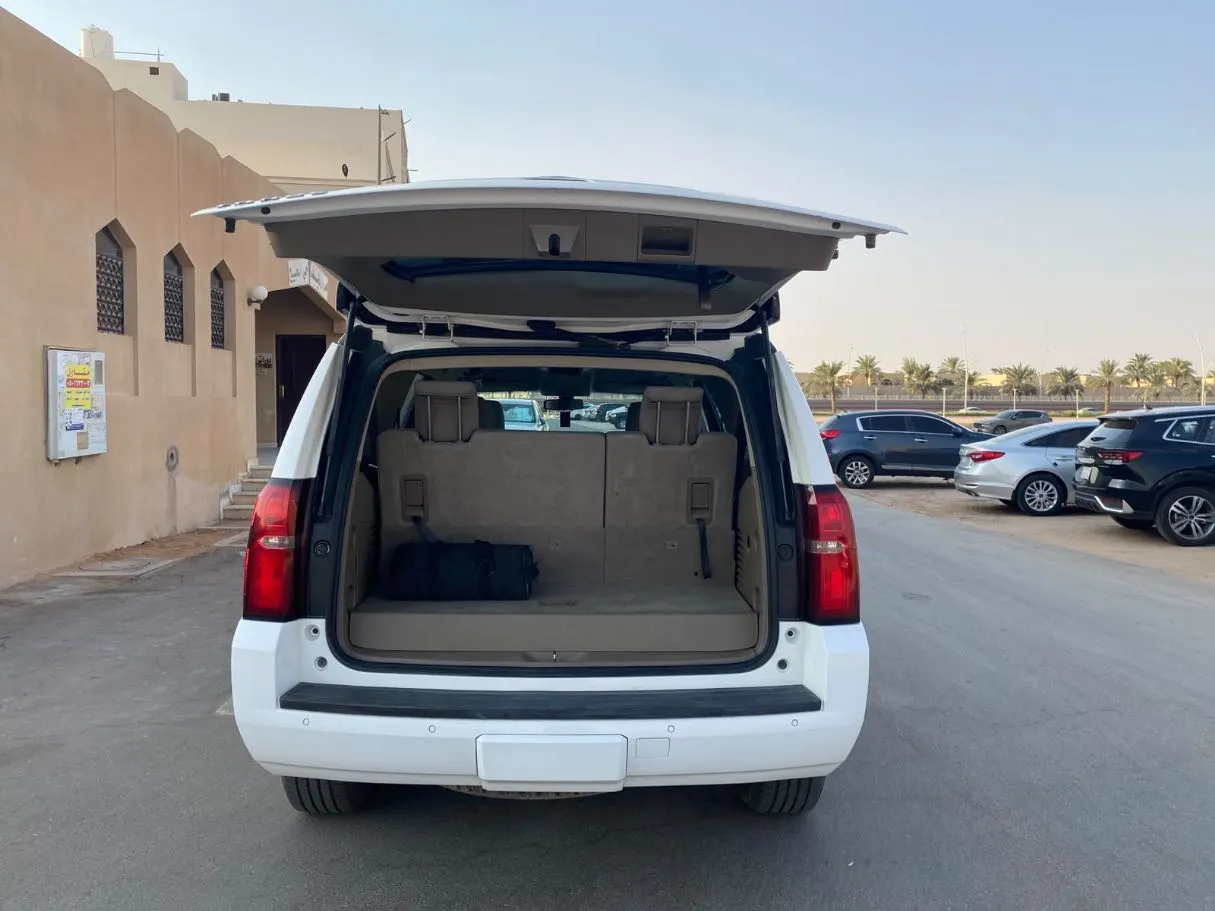 Car image 18