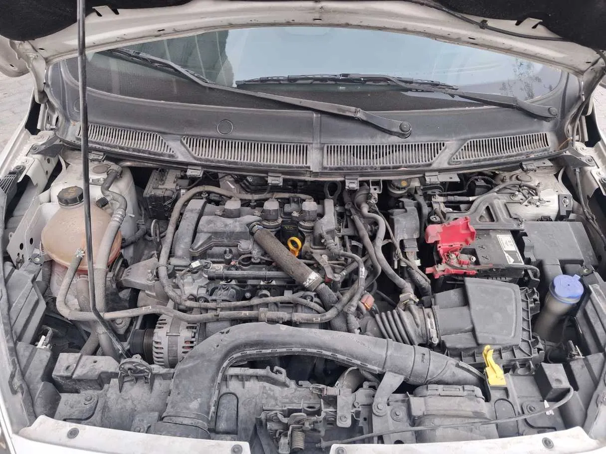 Car image 14