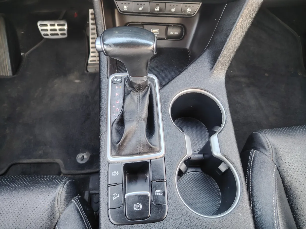 Car image 19