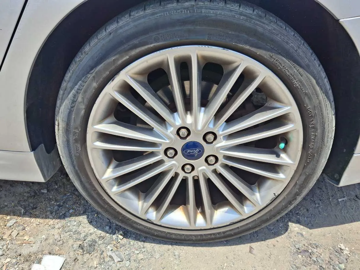 Car image 7