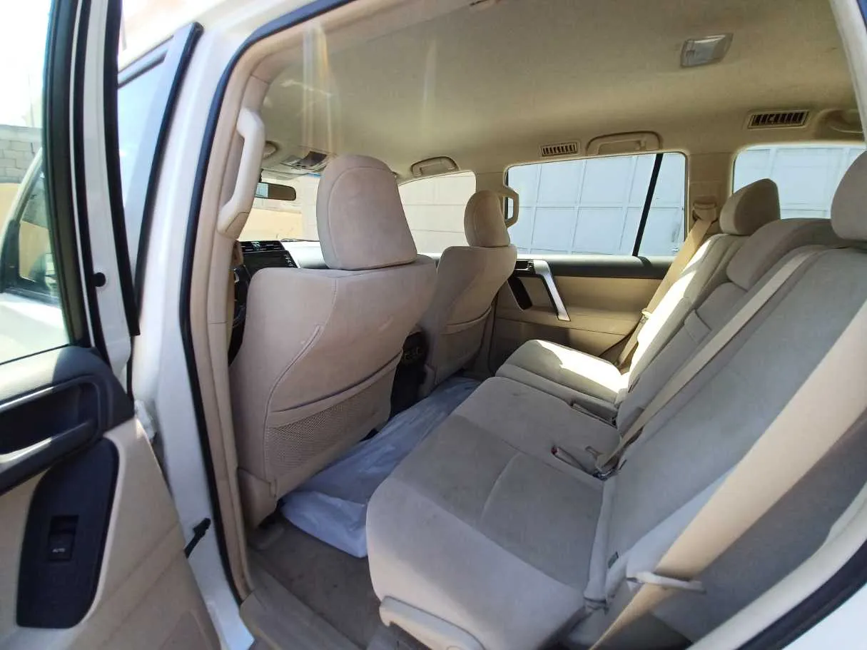 Car image 13