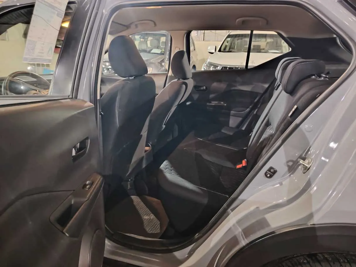 Car image 15