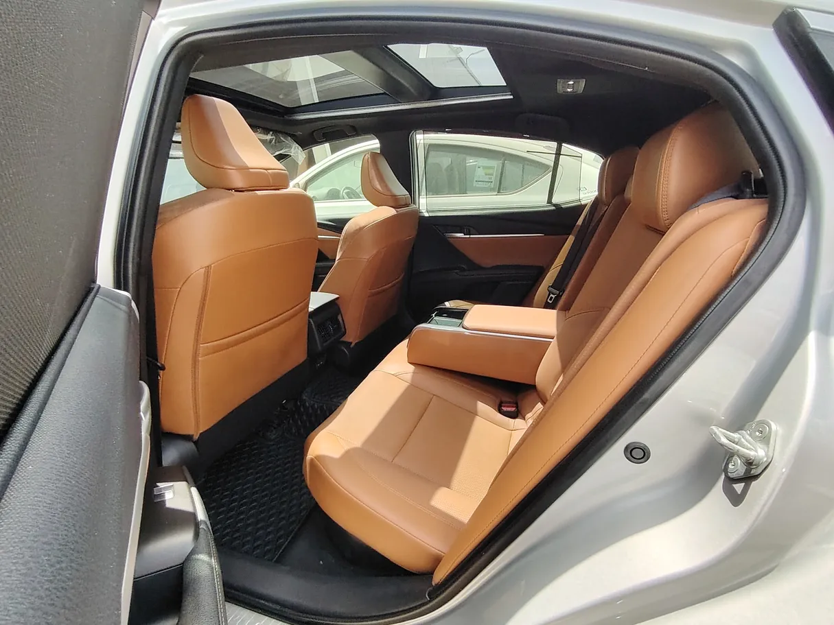 Car image 21