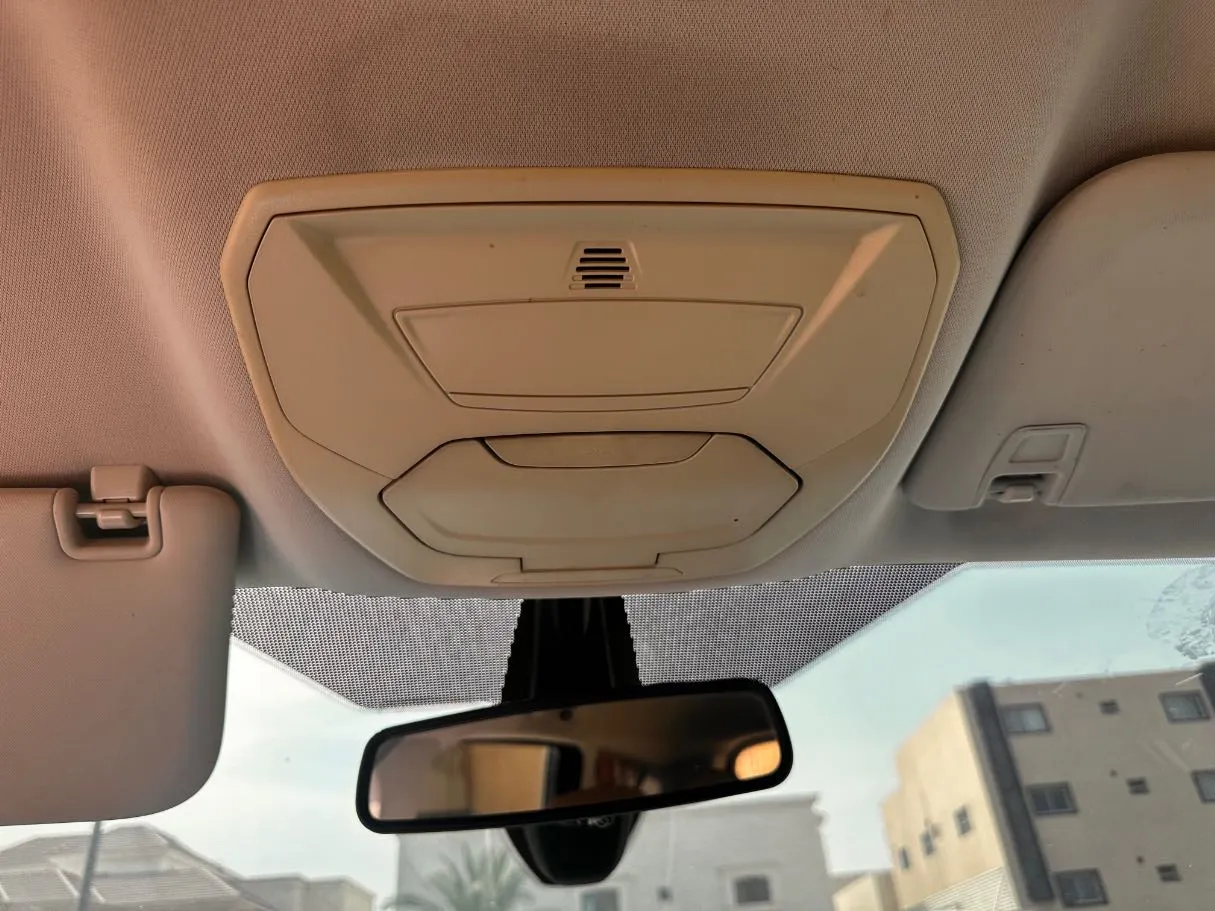 Car image 26
