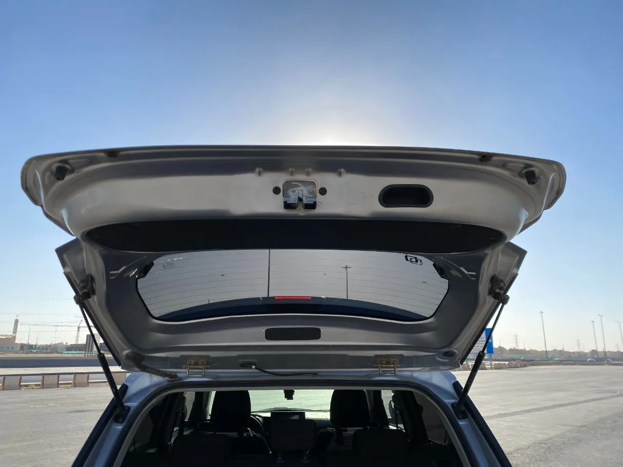 Car image 19