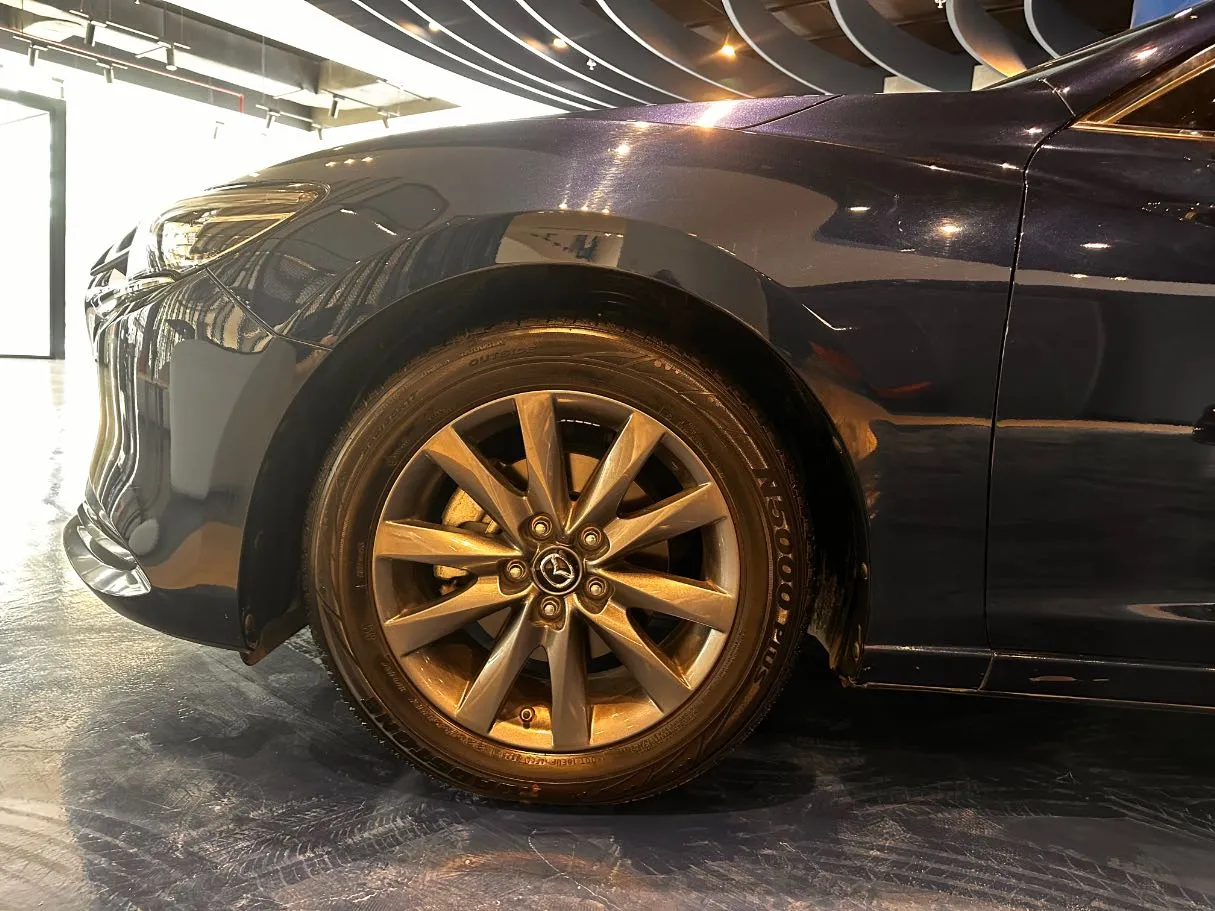 Car image 8