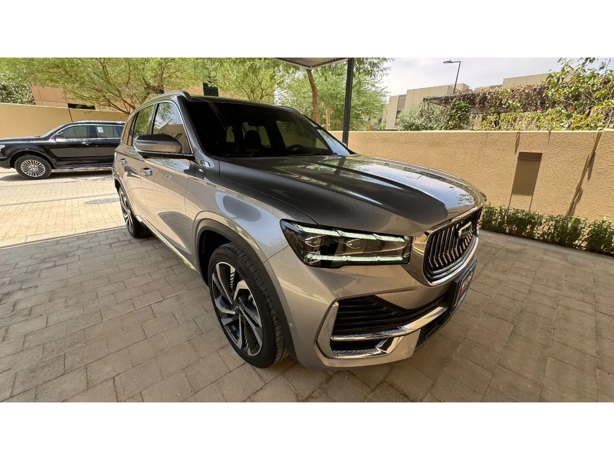 Car image 3