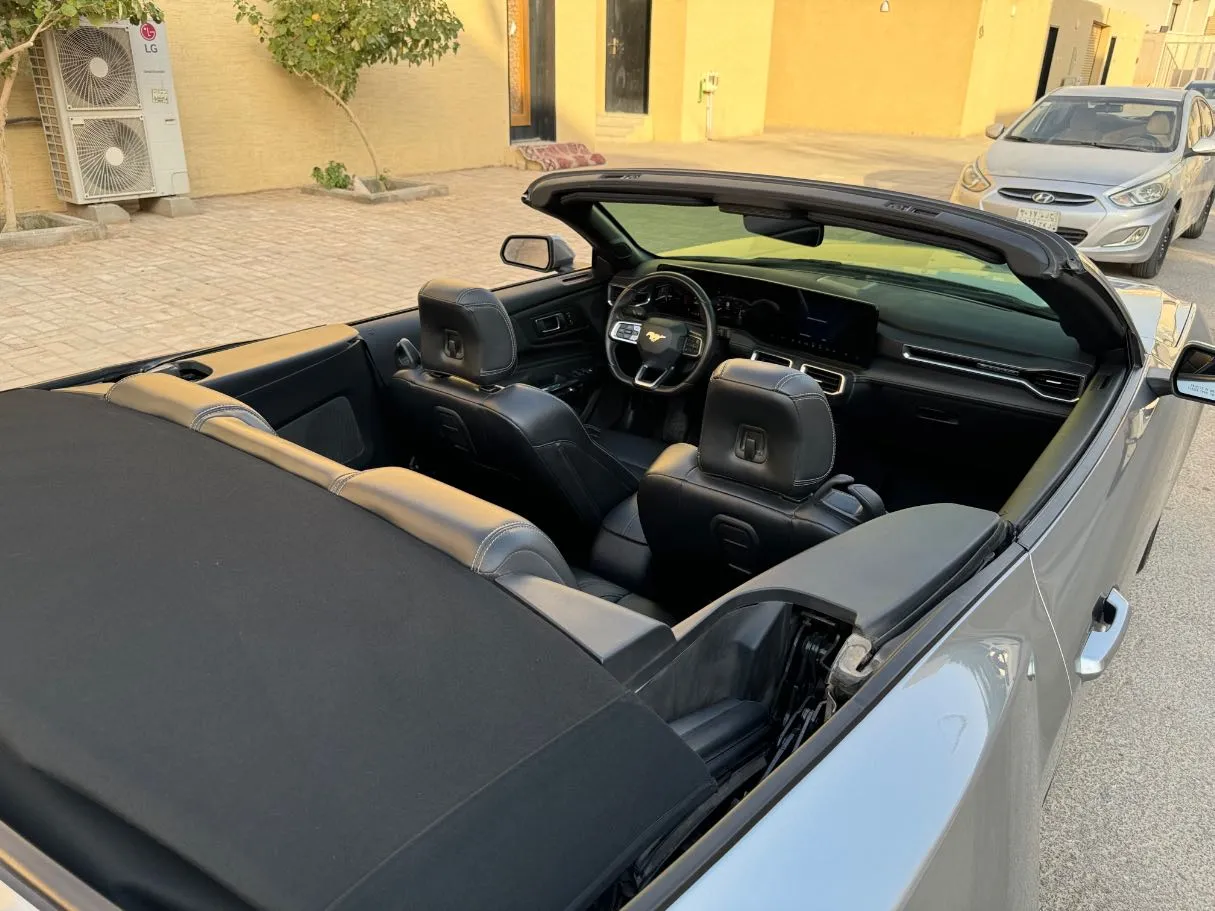 Car image 15