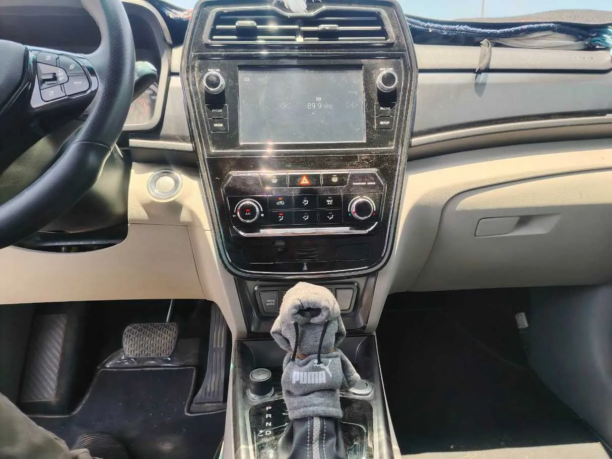 Car image 22