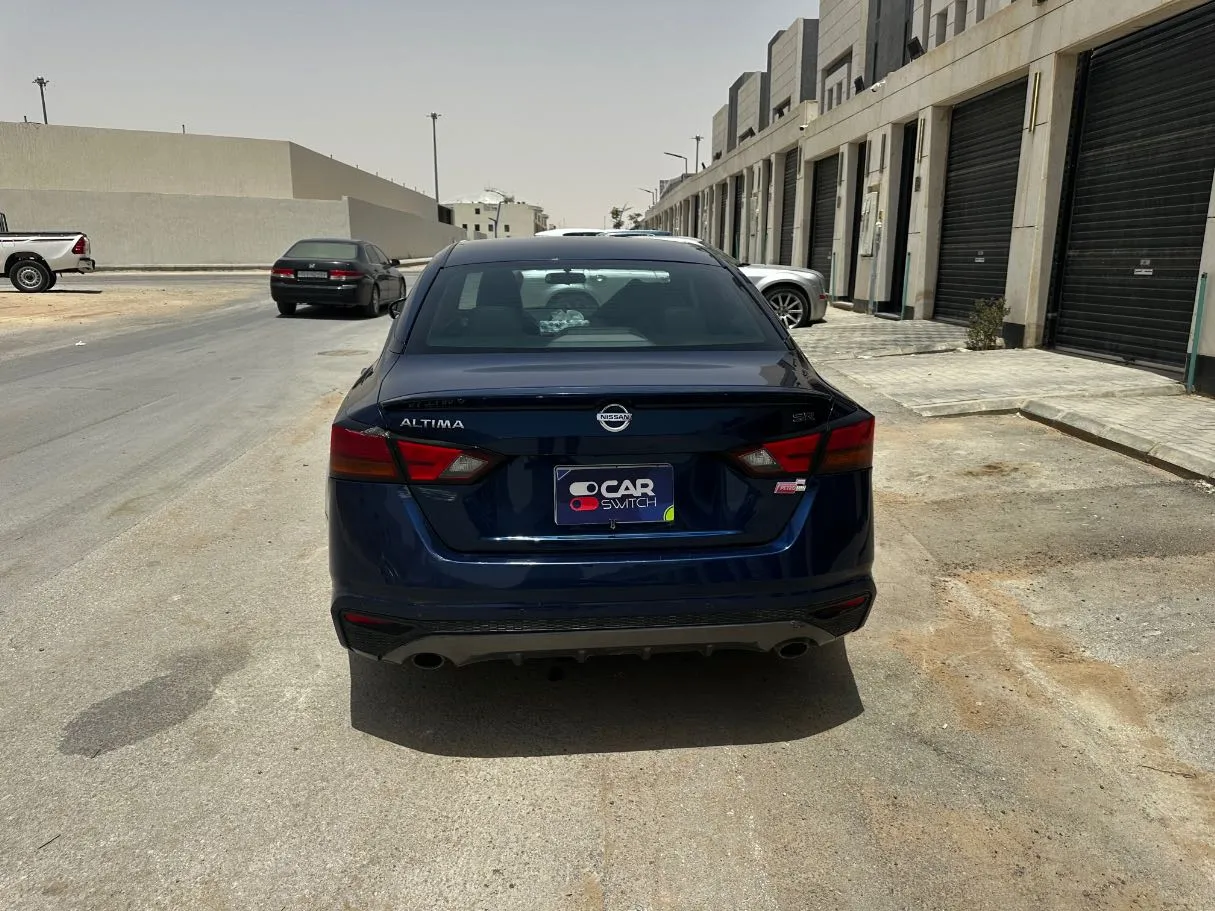 Car image 6