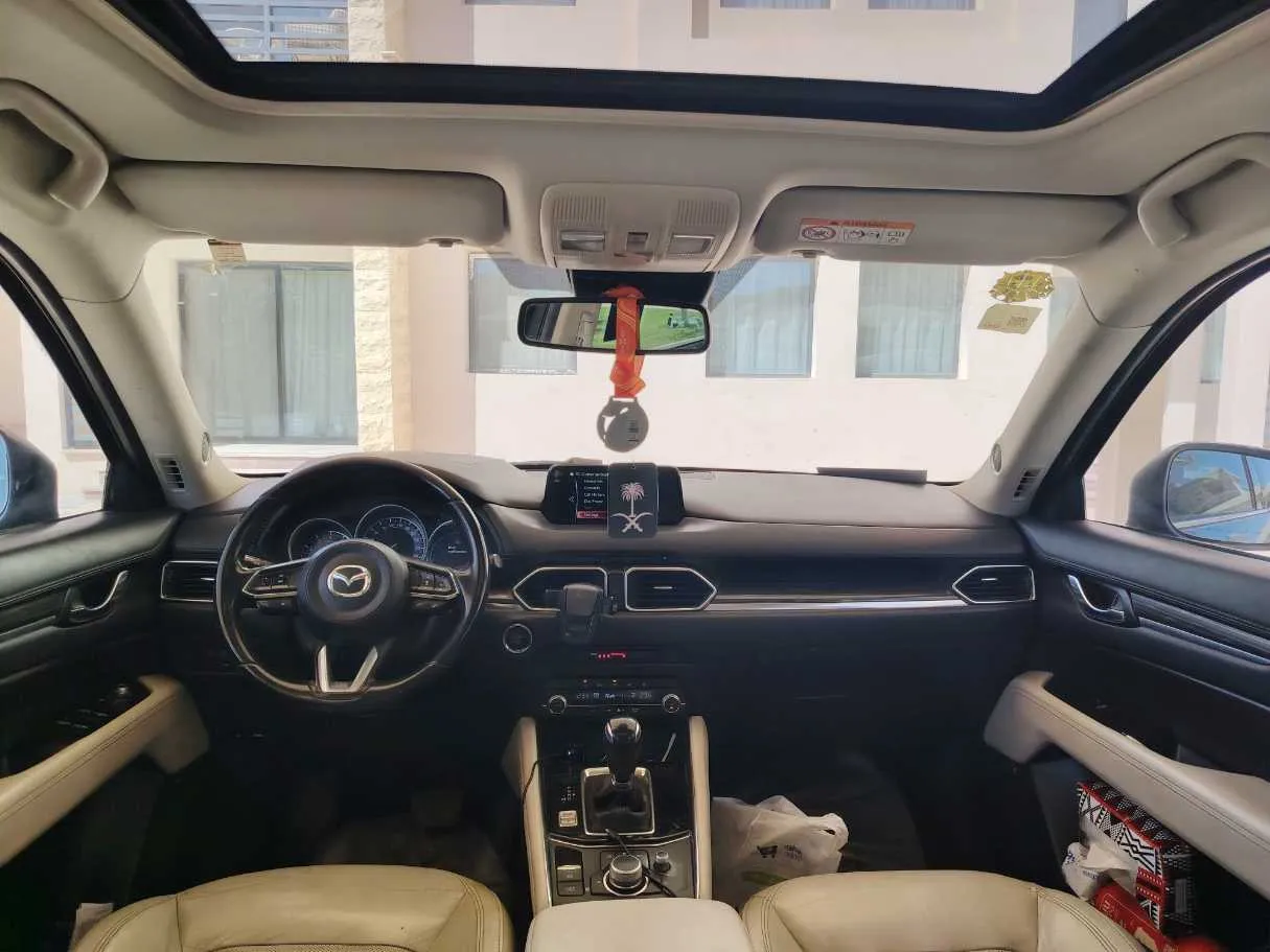 Car image 14