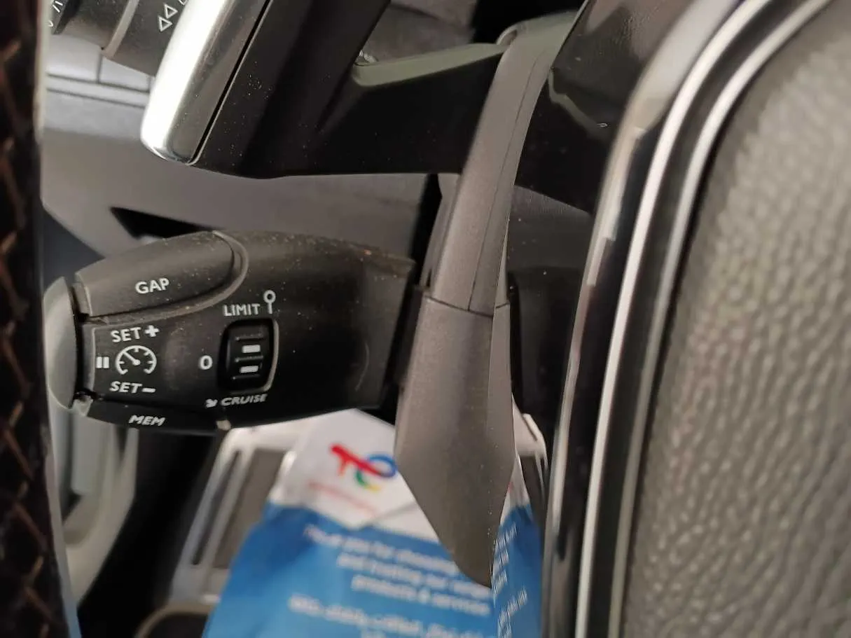 Car image 25