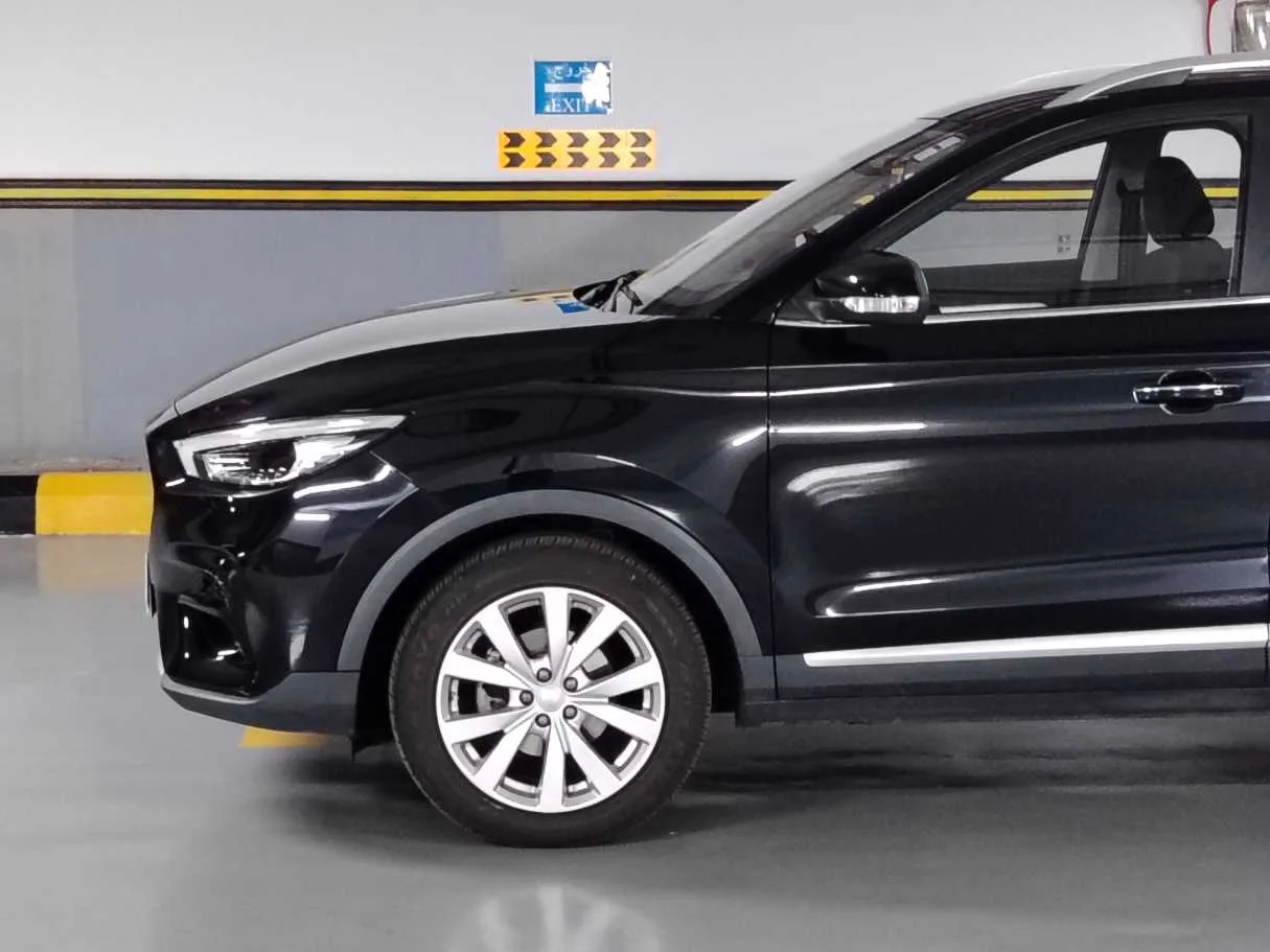 Car image 8