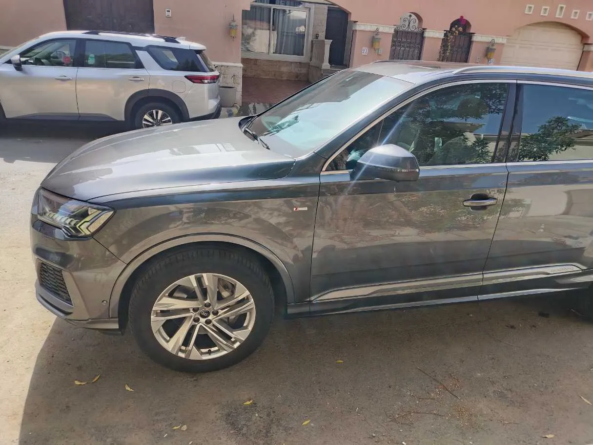 Car image 9