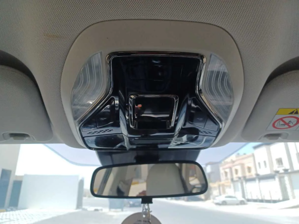 Car image 22