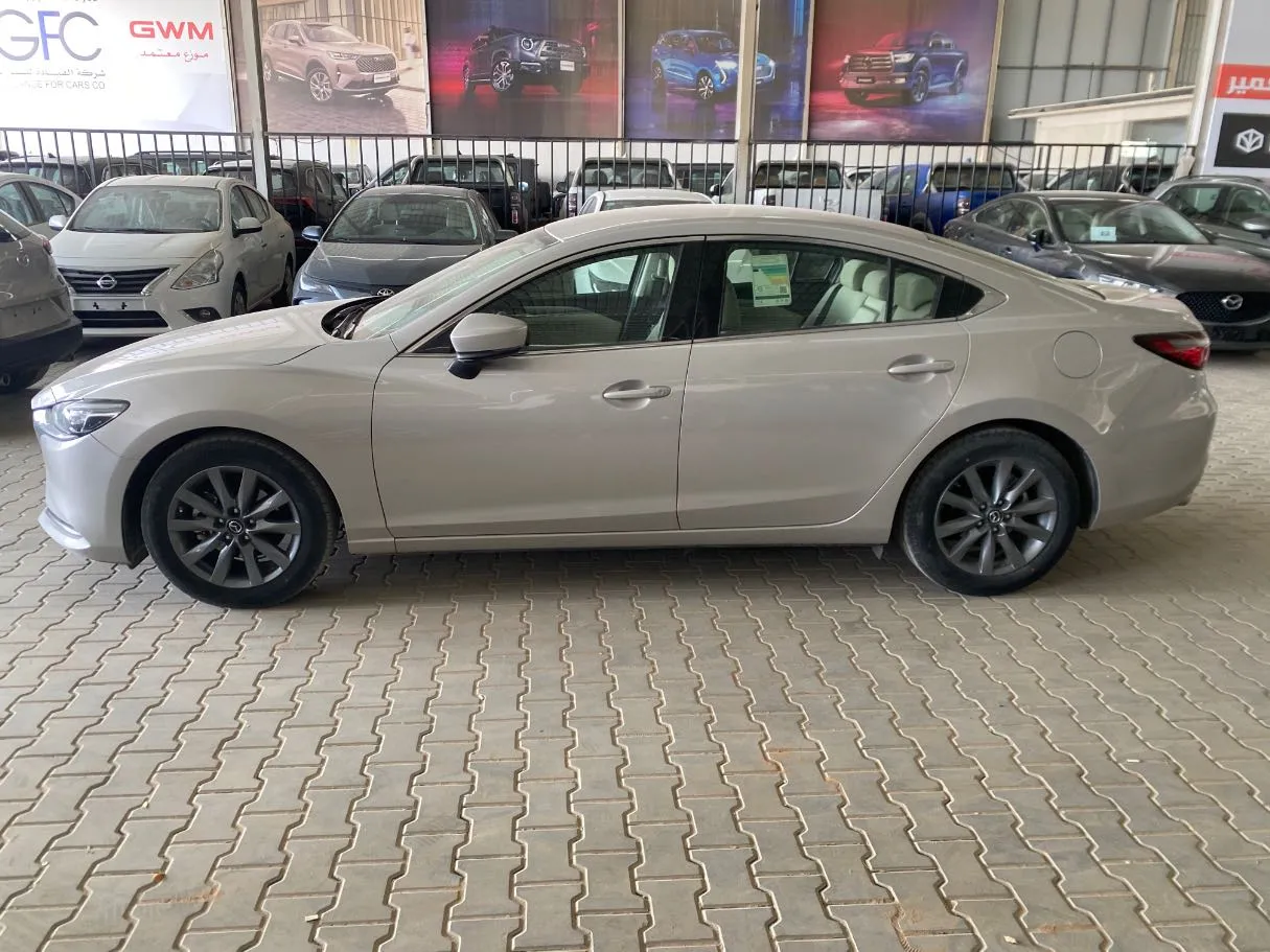 Car image 8