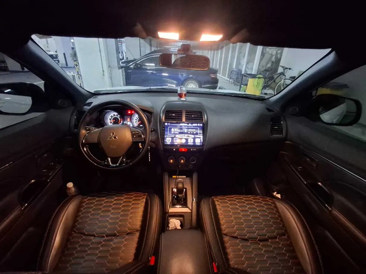 Car image 17
