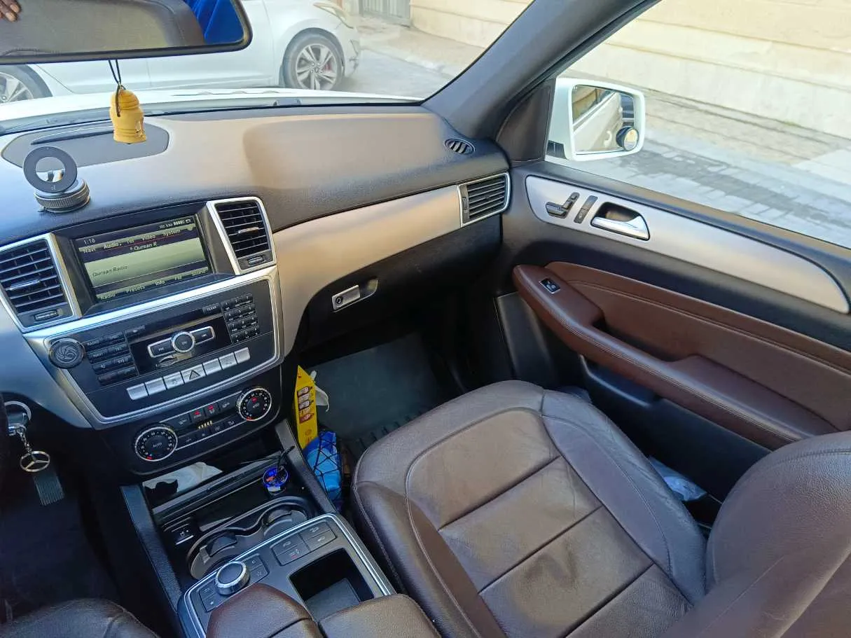 Car image 33
