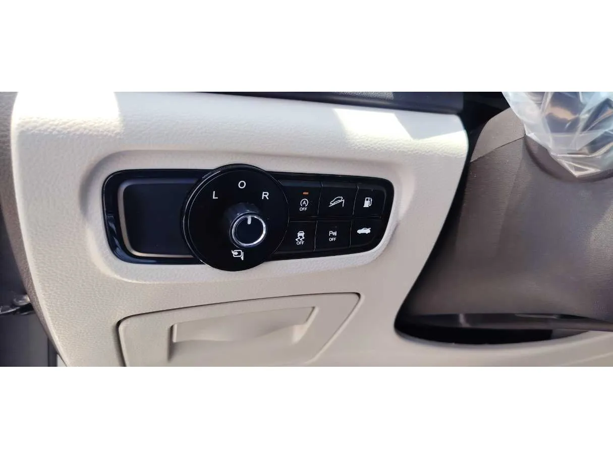 Car image 26