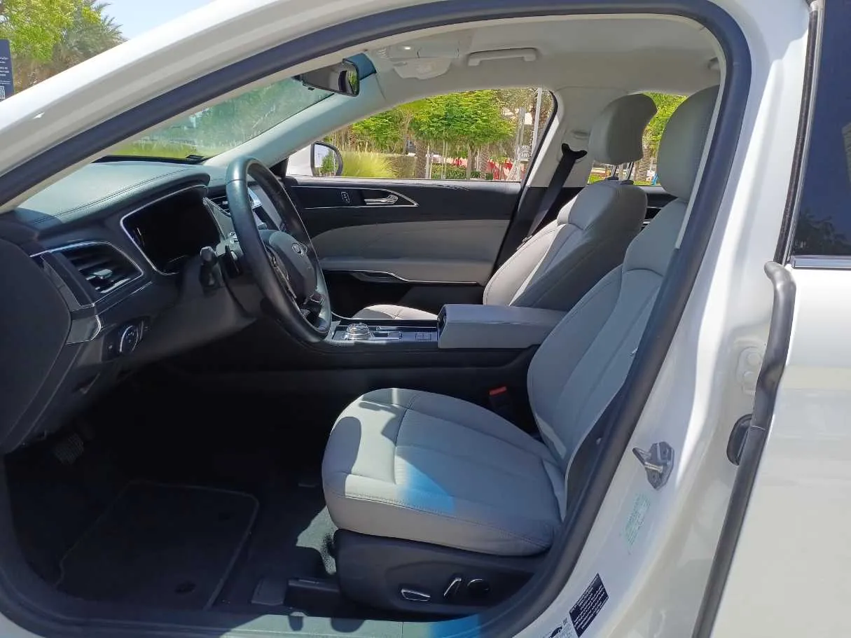 Car image 12
