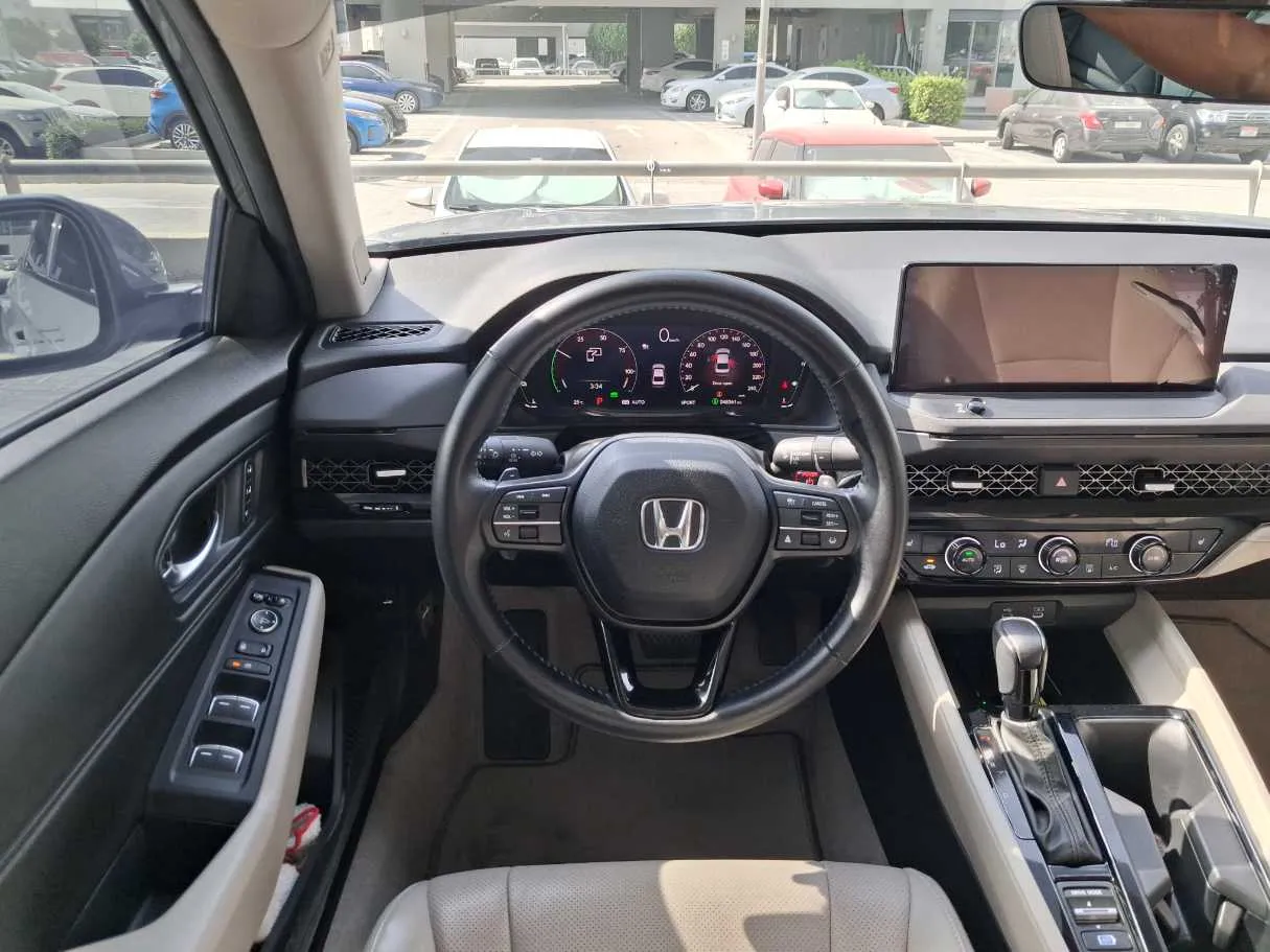 Car image 15