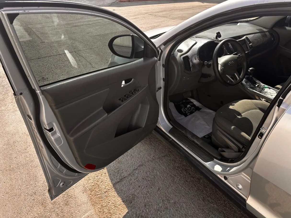 Car image 12